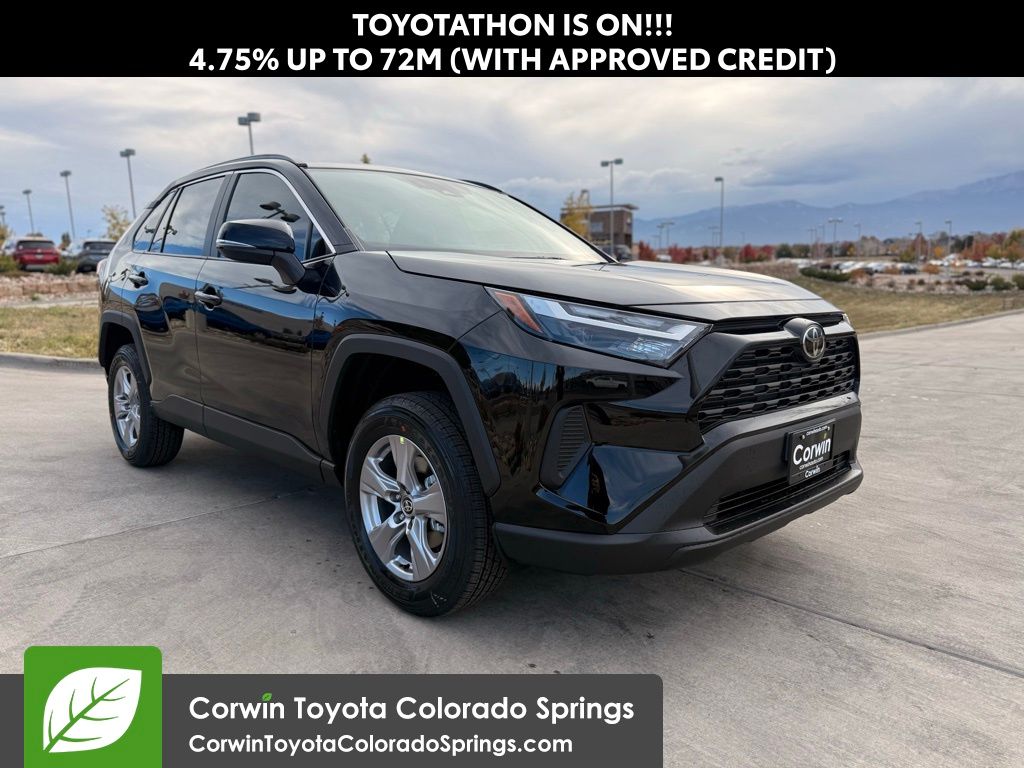 2025 Toyota RAV4 XLE's photo