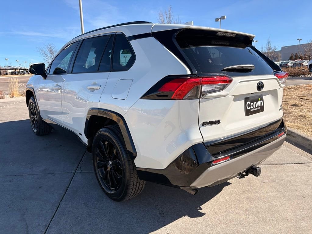 2022 Toyota RAV4 Hybrid SE photo 4