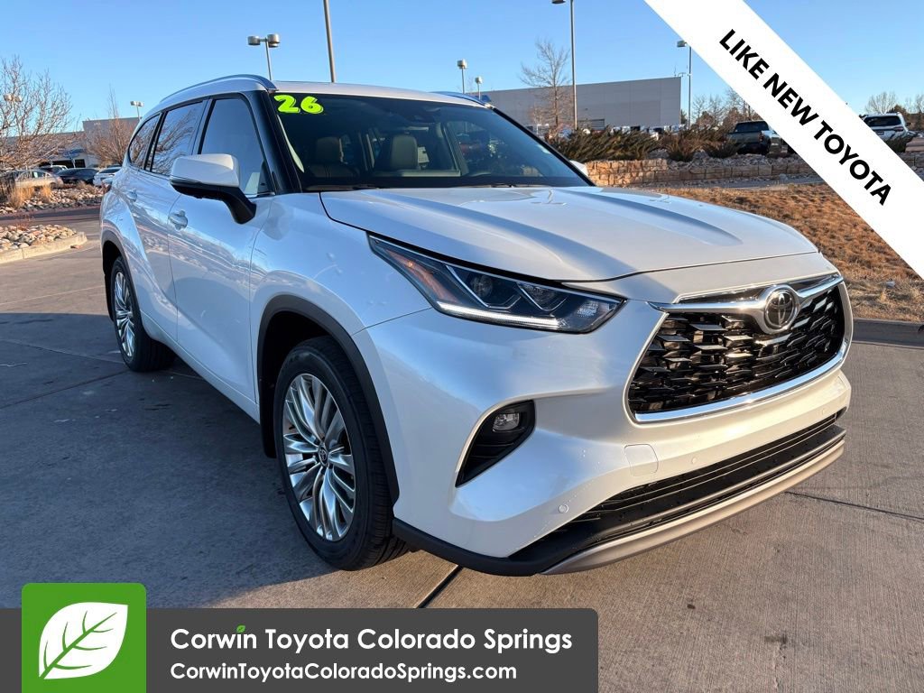 2026 Toyota Highlander Platinum's photo
