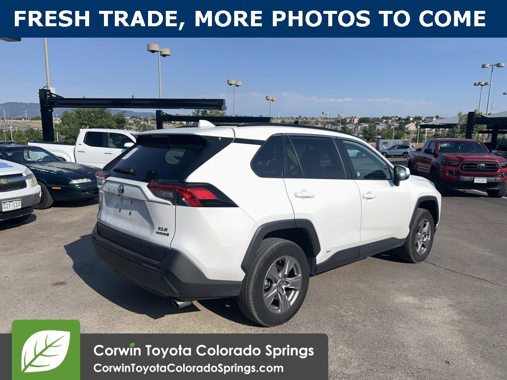 2024 Toyota RAV4 Hybrid XLE photo 2