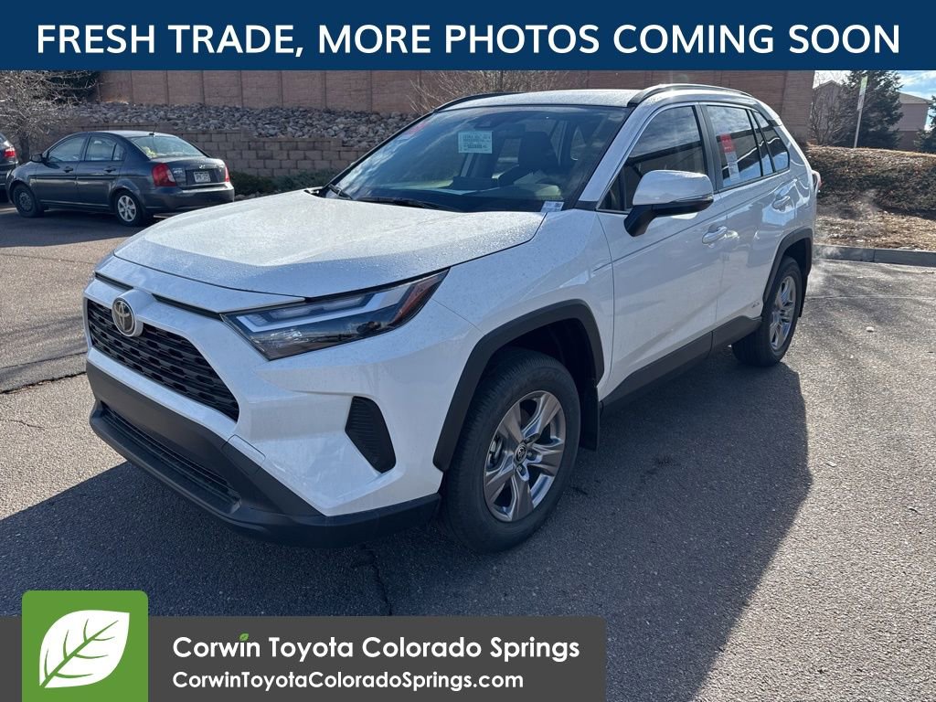 2025 Toyota RAV4 Hybrid XLE photo 3