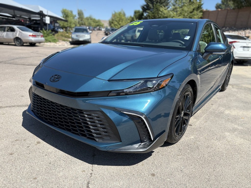 2025 Toyota Camry SE photo 3