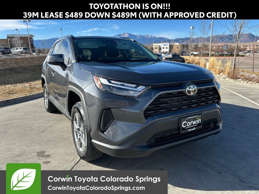 2025 Toyota RAV4 XLE's photo