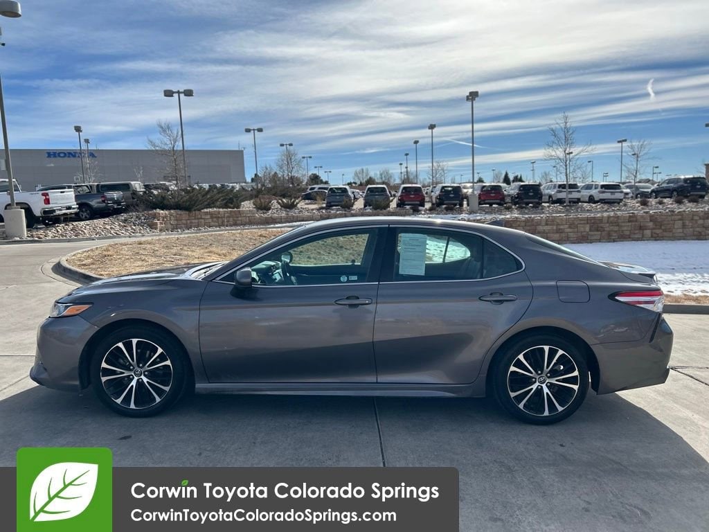 2020 Toyota Camry SE photo 4