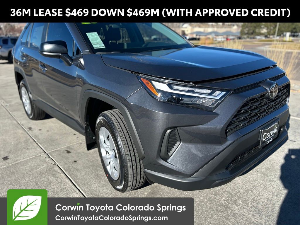 2025 Toyota RAV4 LE's photo