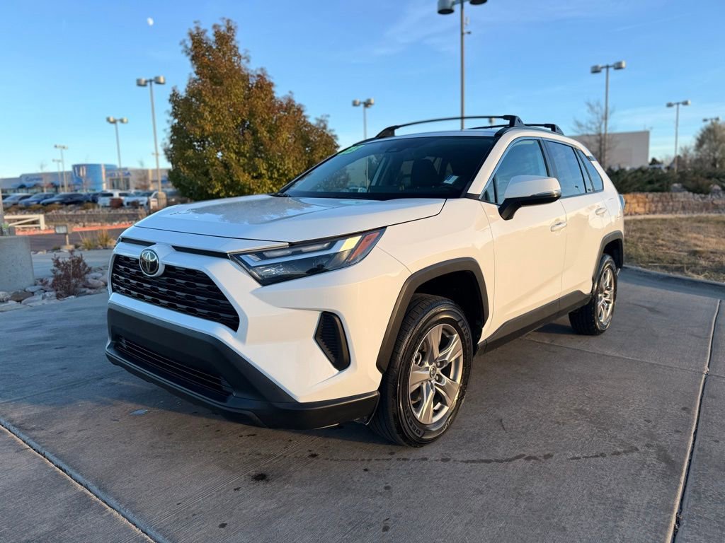 2023 Toyota RAV4 XLE photo 3