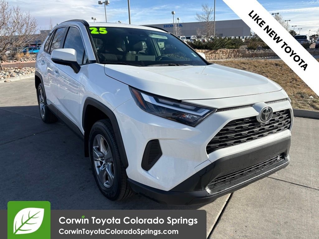 2025 Toyota RAV4 XLE's photo