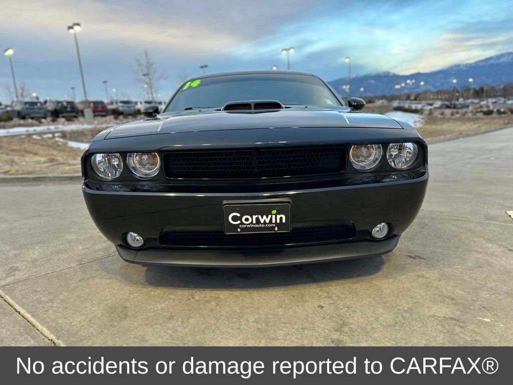 2014 Dodge Challenger R/T photo 2