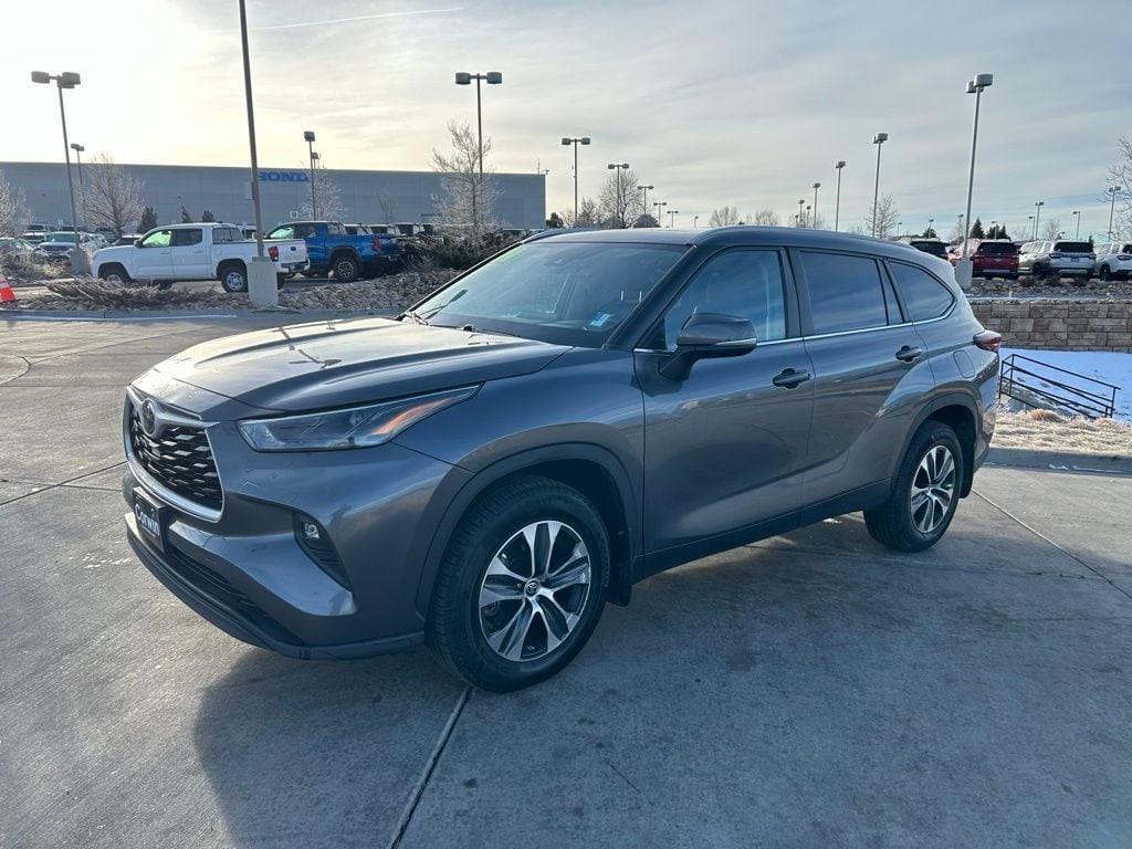 2024 Toyota Highlander XLE photo 3