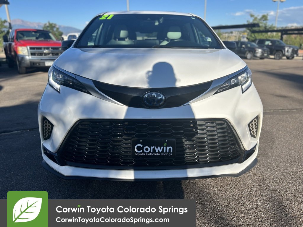 2021 Toyota Sienna XSE photo 2