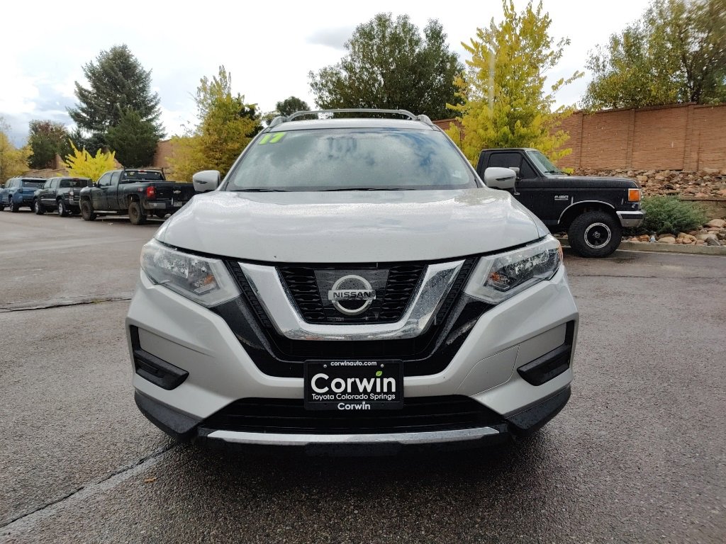 2017 Nissan Rogue SV photo 2