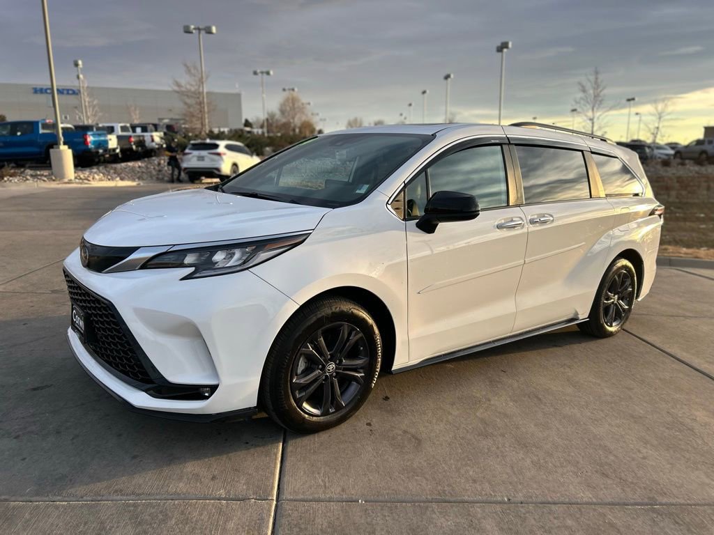 2024 Toyota Sienna XSE photo 3