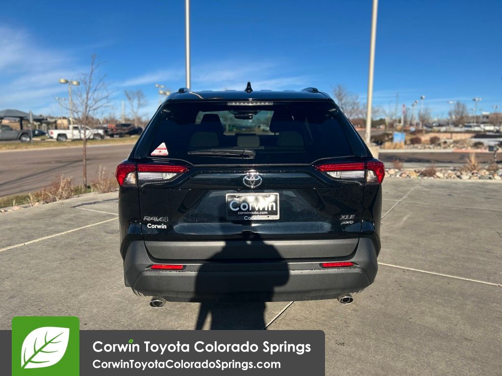 2025 Toyota RAV4 XLE photo 3