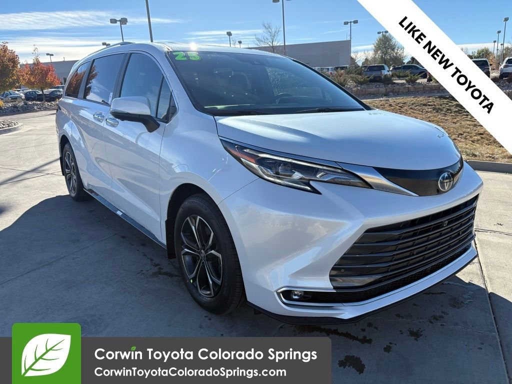 2025 Toyota Sienna Platinum's photo