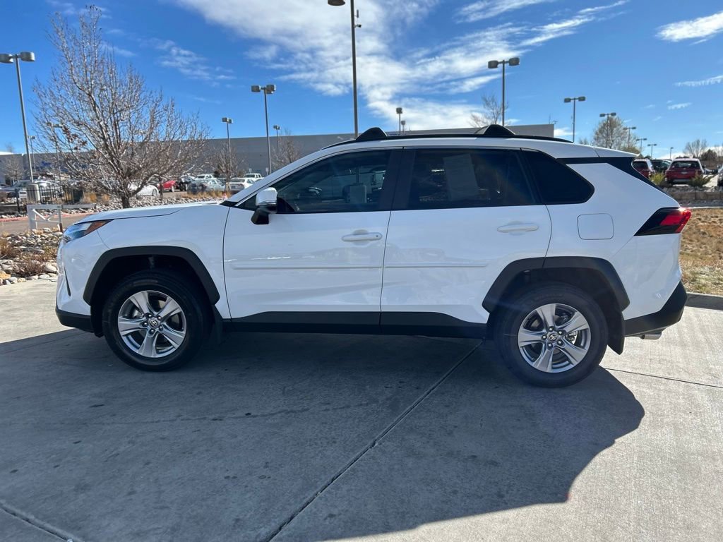 2025 Toyota RAV4 XLE photo 3