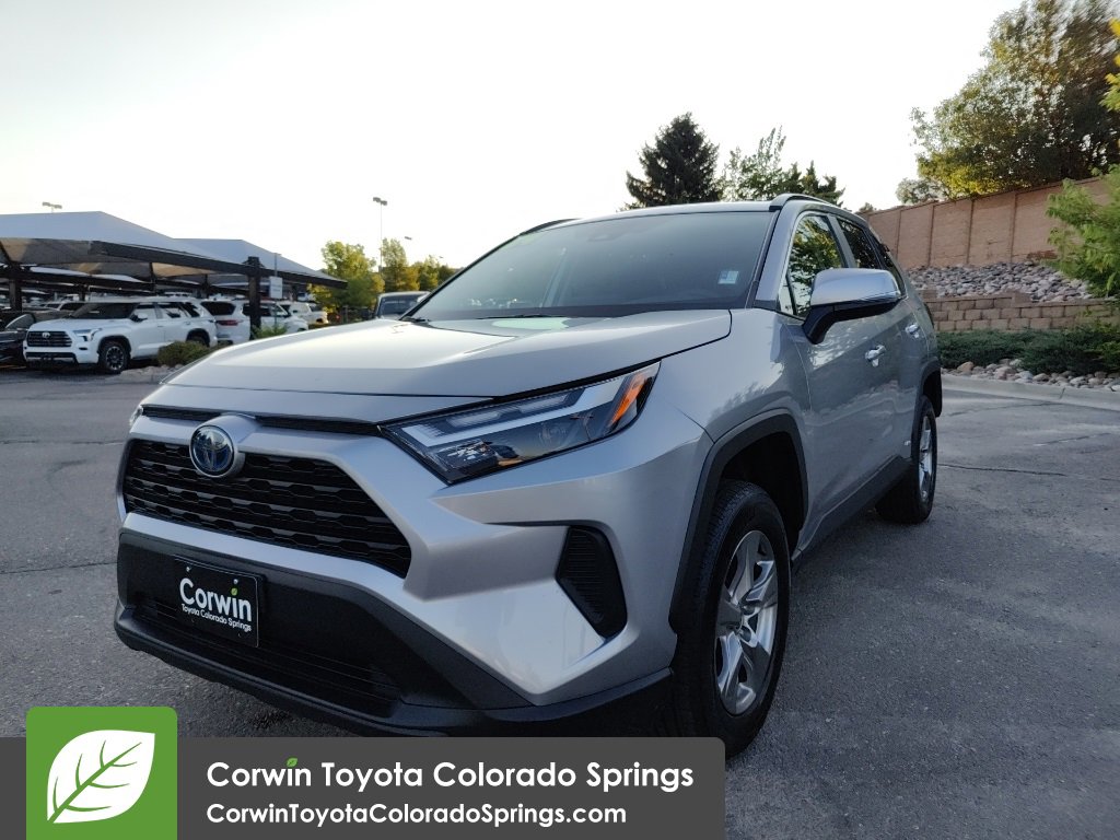2024 Toyota RAV4 Hybrid XLE photo 2