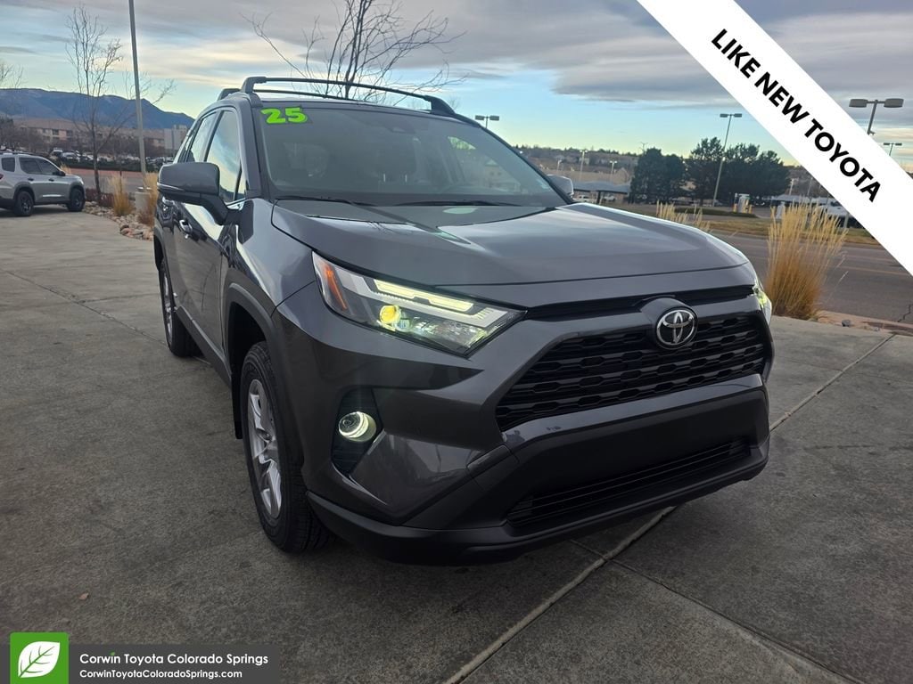 2025 Toyota RAV4 XLE's photo