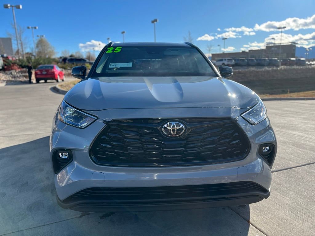 2025 Toyota Highlander Hybrid XLE photo 2
