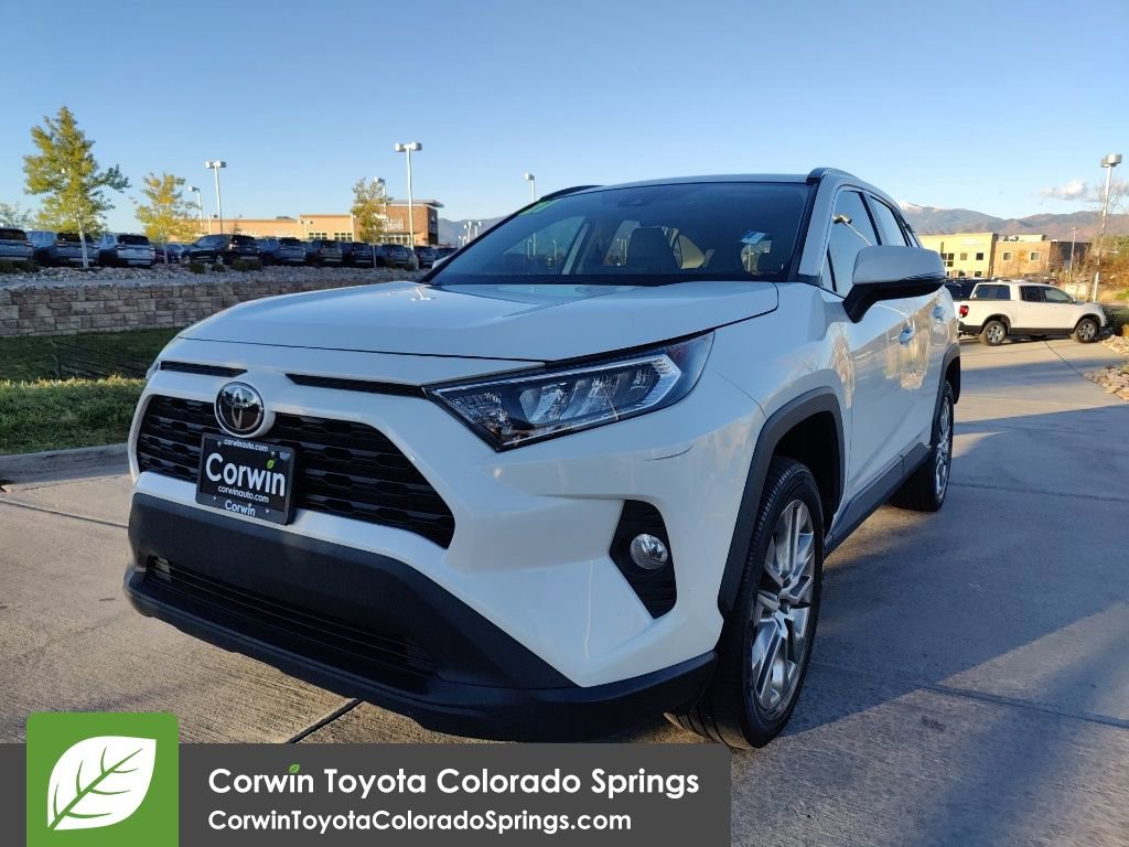 2021 Toyota RAV4 XLE Premium photo 3