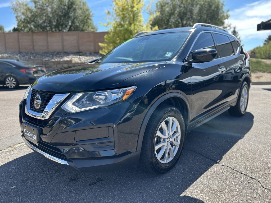 2020 Nissan Rogue SV photo 3