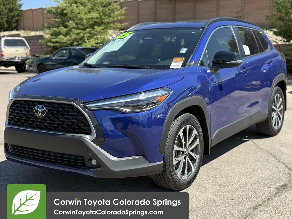2025 Toyota Corolla Cross XLE photo 3