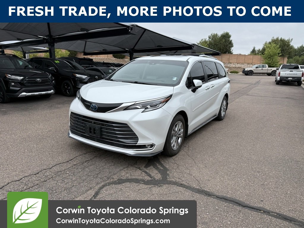 2022 Toyota Sienna Platinum photo 3
