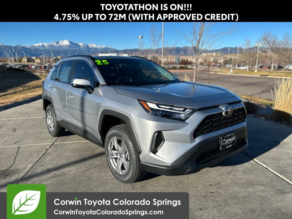 2025 Toyota RAV4 XLE's photo