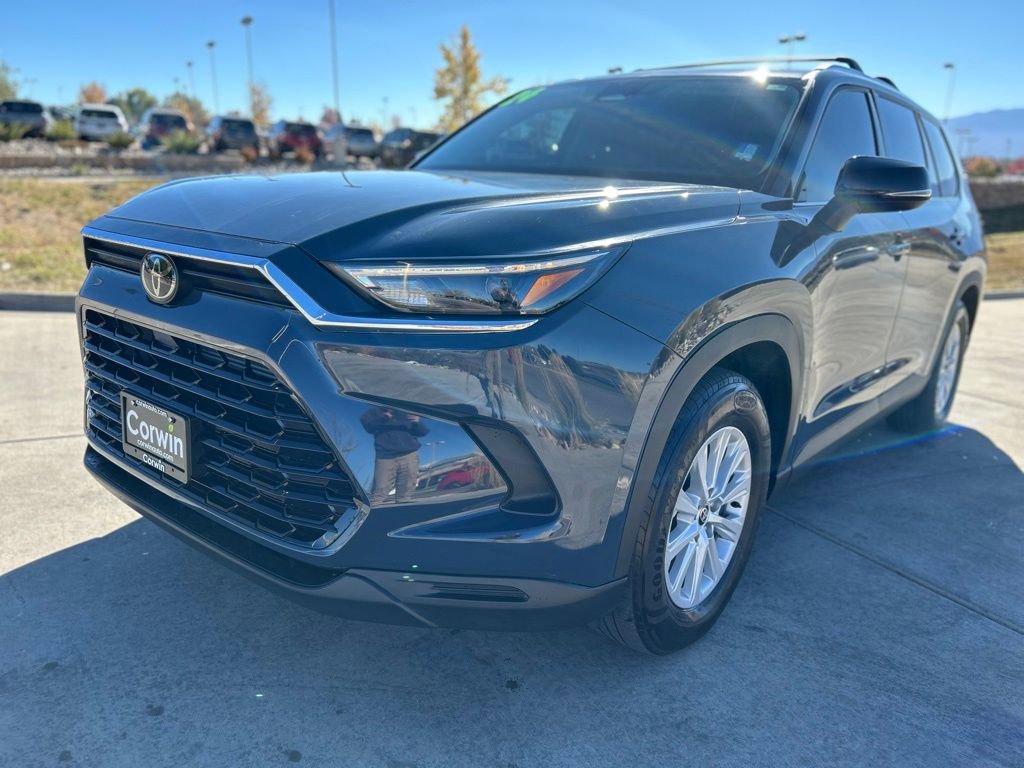 2024 Toyota Highlander Hybrid XLE photo 3