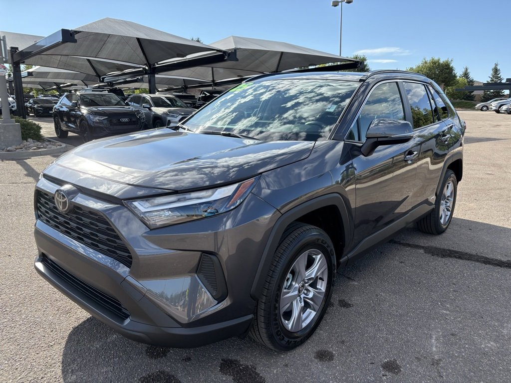 2025 Toyota RAV4 Hybrid XLE photo 3