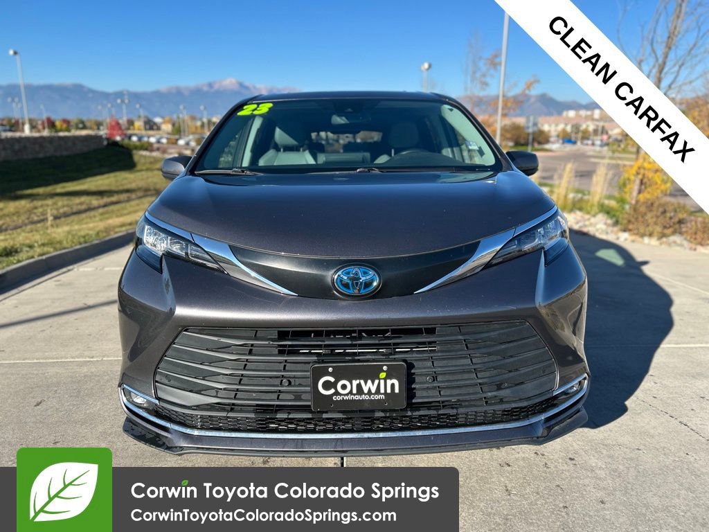 2023 Toyota Sienna XLE photo 2