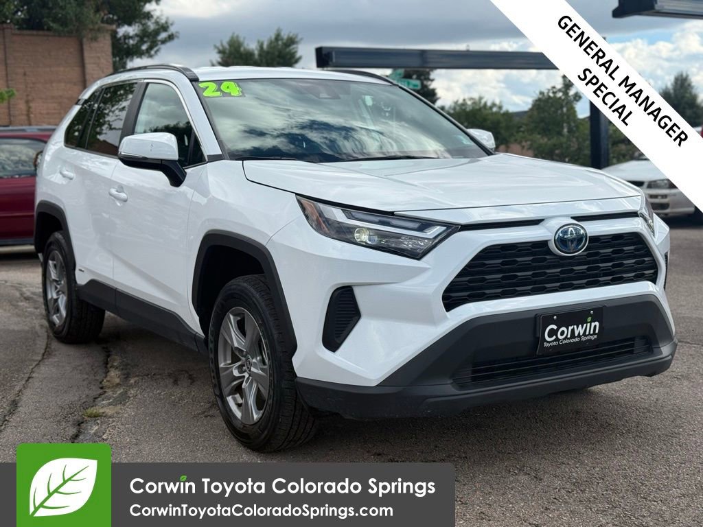 2024 Toyota RAV4 XLE's photo