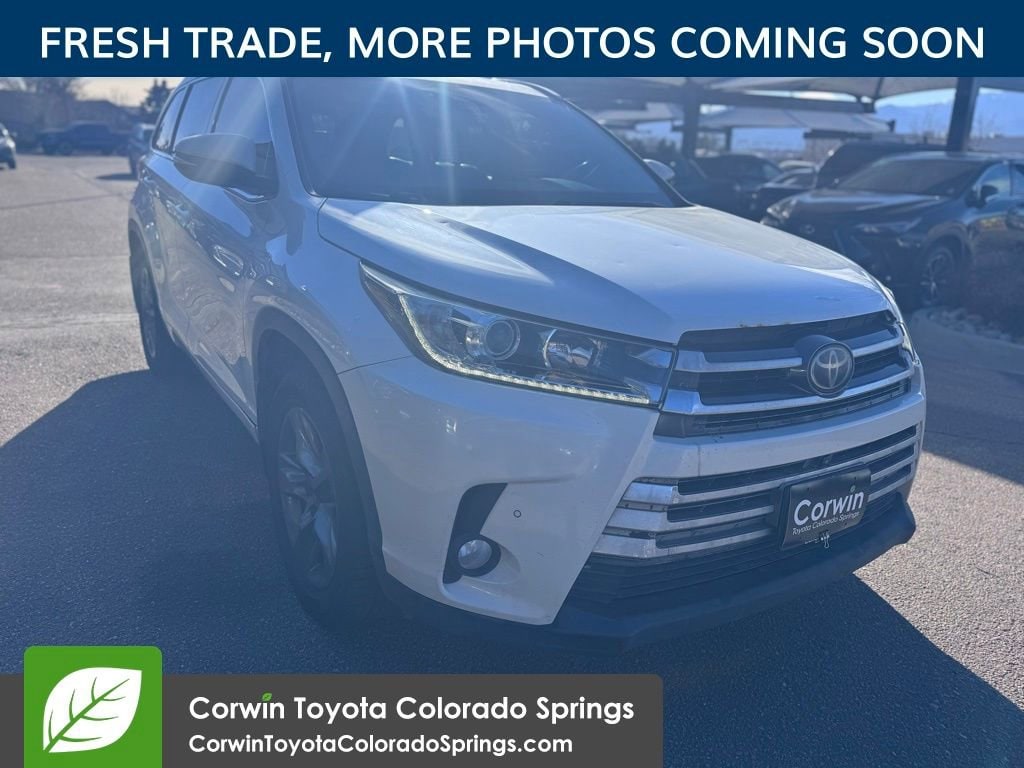 2017 Toyota Highlander Limited Platinum's photo