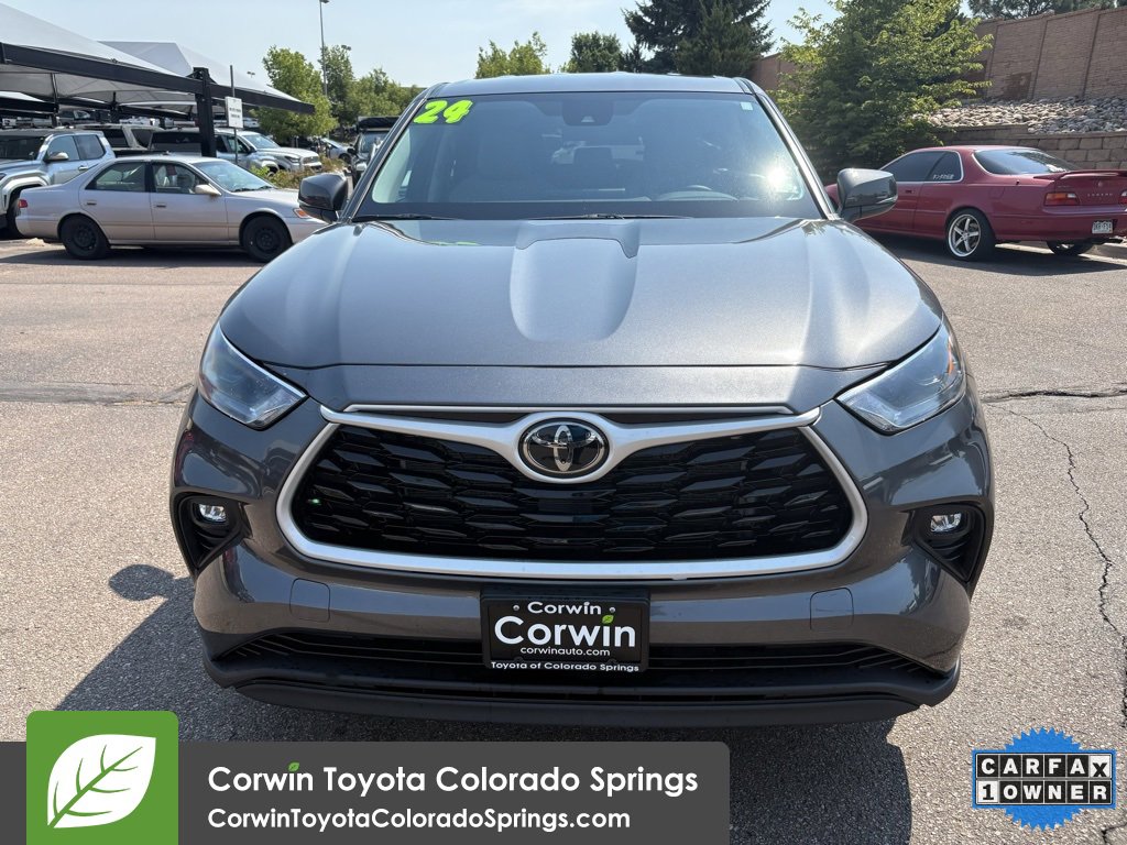 2024 Toyota Highlander LE photo 2
