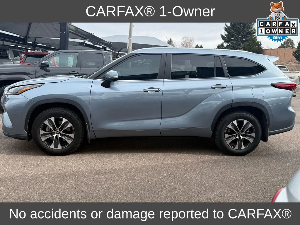 2023 Toyota Highlander XLE photo 2