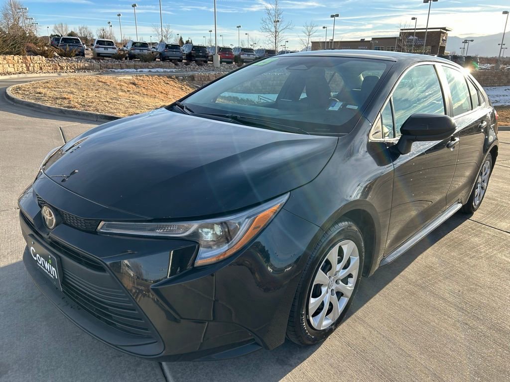 2023 Toyota Corolla LE photo 3
