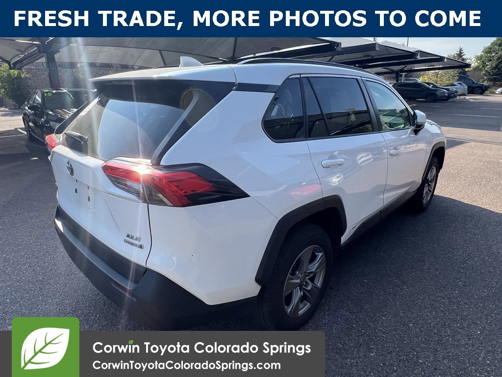 2024 Toyota RAV4 Hybrid XLE photo 2