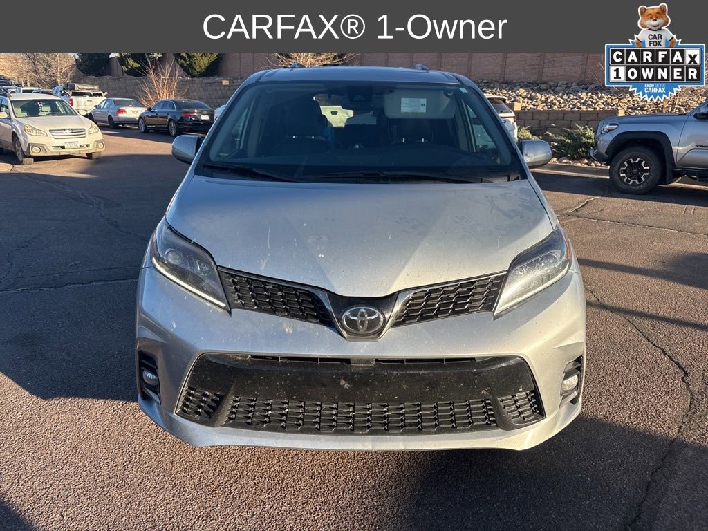 2020 Toyota Sienna SE photo 2