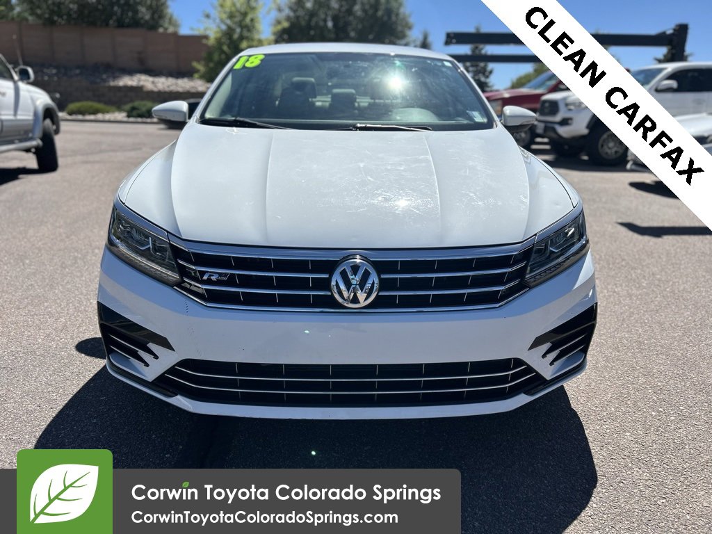 2018 Volkswagen Passat 2.0T R-Line photo 2