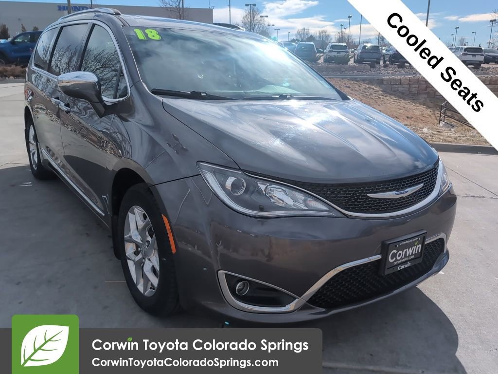 2018 Chrysler Pacifica Limited's photo
