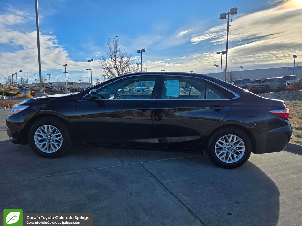 2016 Toyota Camry LE photo 4