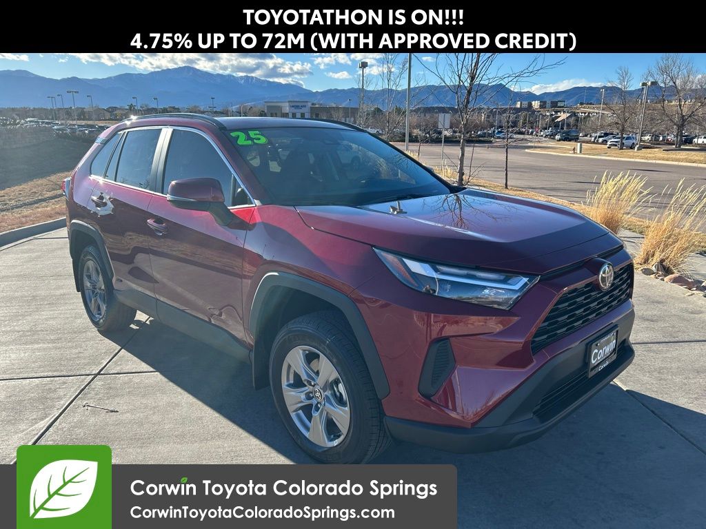 2025 Toyota RAV4 XLE's photo
