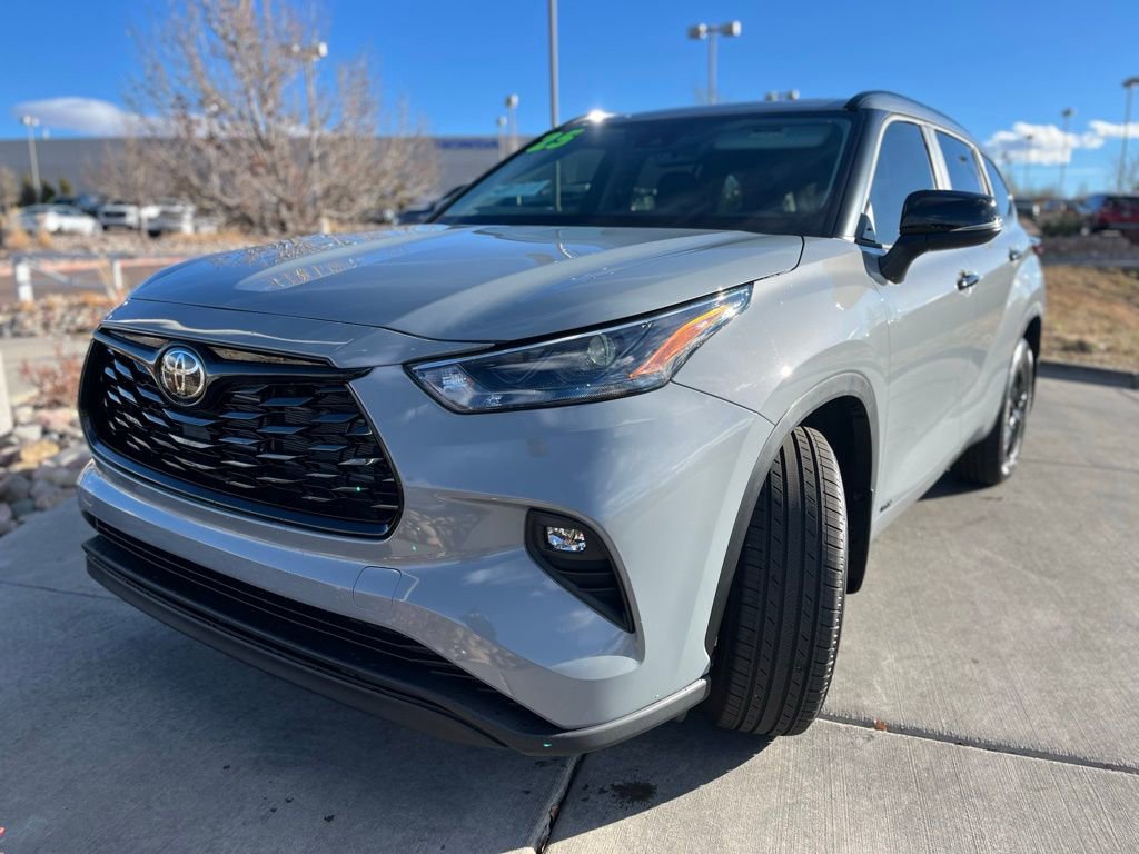 2025 Toyota Highlander Hybrid XLE photo 3