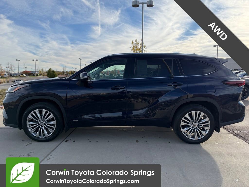2024 Toyota Highlander Hybrid Platinum photo 3