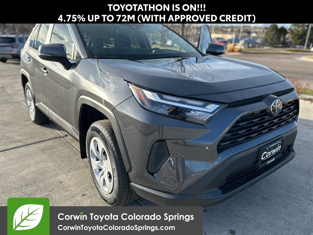 2025 Toyota RAV4 LE's photo