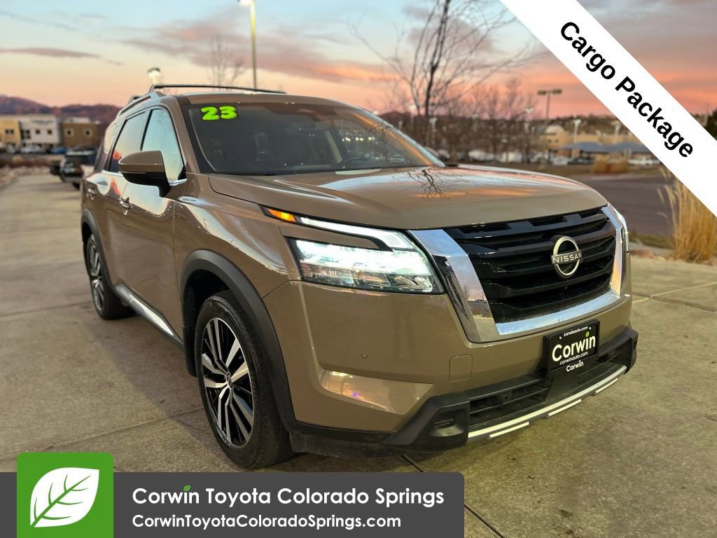 2023 Nissan Pathfinder Platinum's photo