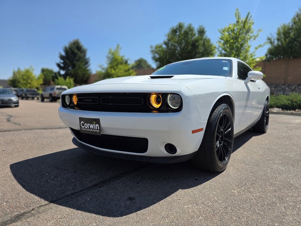 2019 Dodge Challenger SXT photo 3