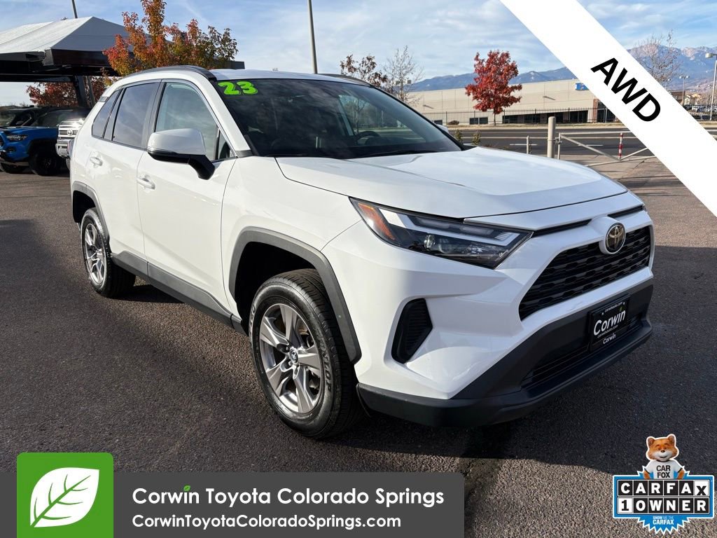 2023 Toyota RAV4 XLE's photo