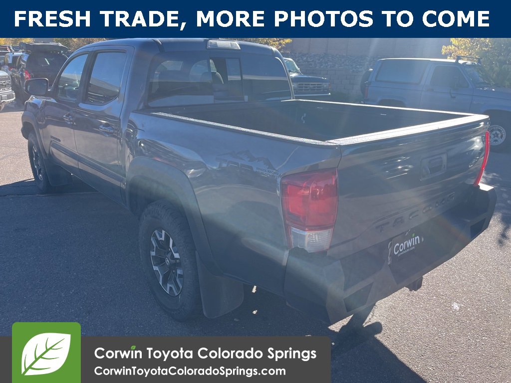 2017 Toyota Tacoma TRD V6 photo 4