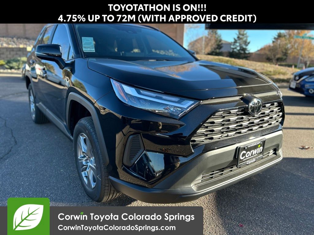 2025 Toyota RAV4 XLE's photo