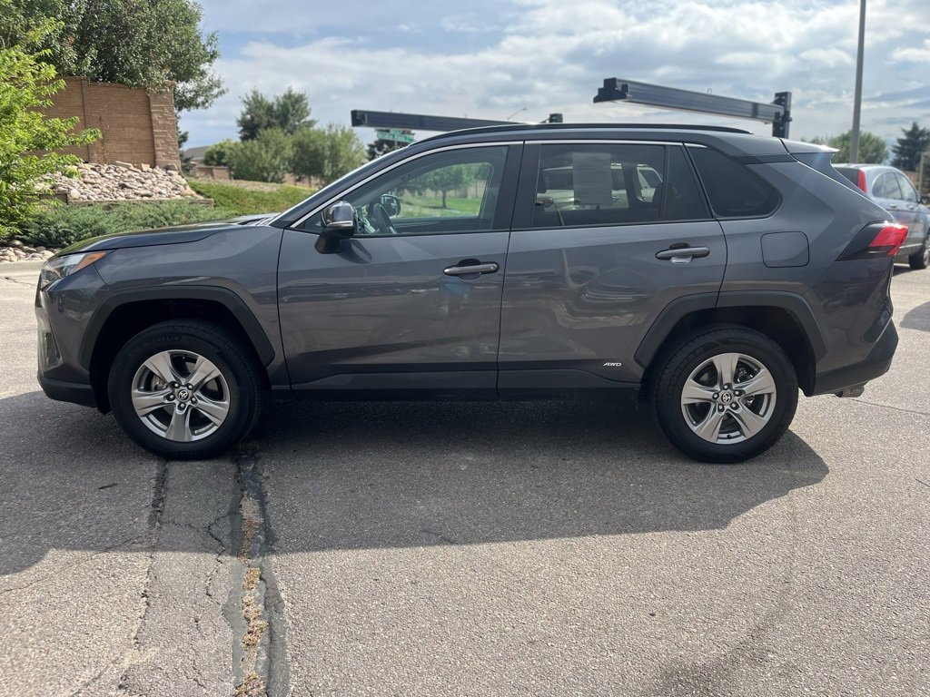 2024 Toyota RAV4 Hybrid XLE photo 3